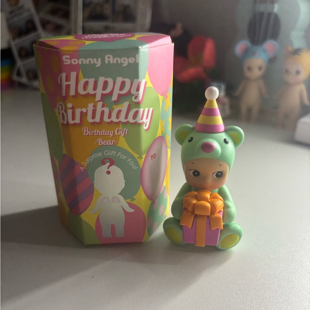 Green Sonny Angel Birthday Bear with Present.